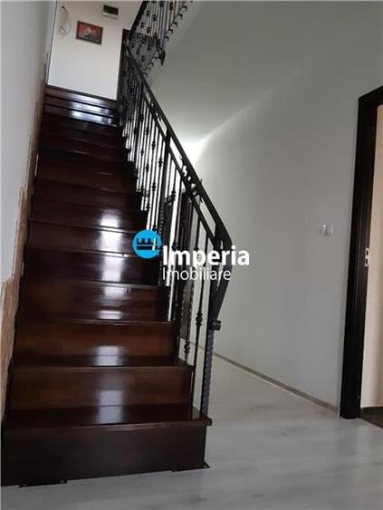 Duplex cu 9 camere cu Canalizare în Popas Păcurari