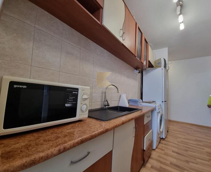 Apartament cu 3 camere decomandat, mobilat în Tractorul
