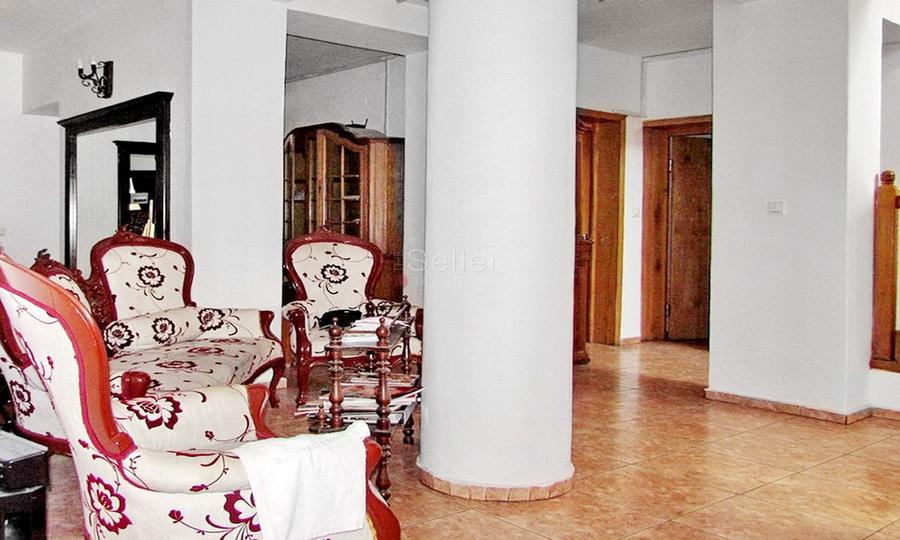 Casă individuală cu 9 camere cu Teren 710 Mp în Astra