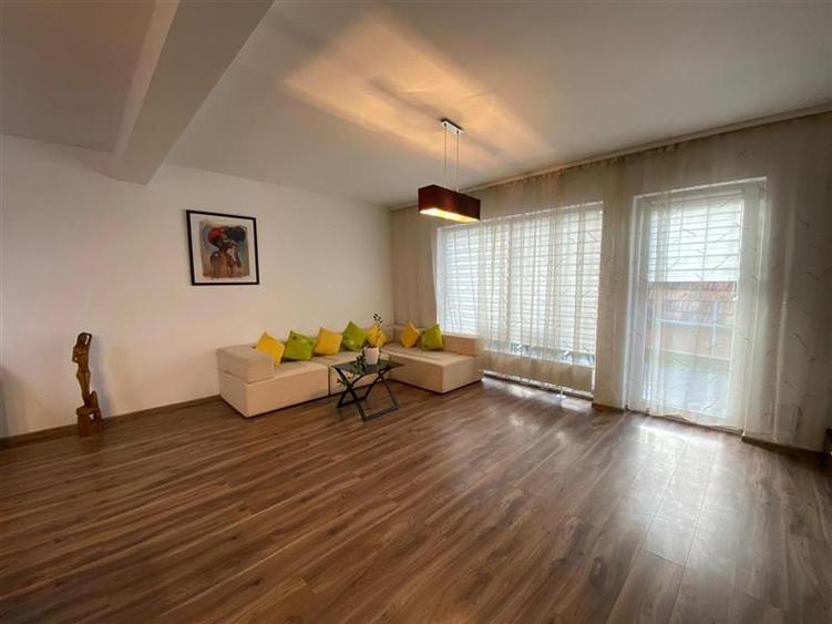 Duplex cu 5 camere cu Canalizare în Iris
