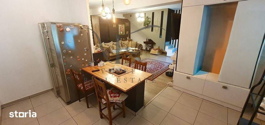 Casă cu 8 camere cu Teren 328 Mp în Dristor