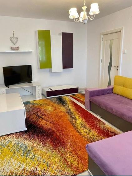 Apartament cu 3 camere semidecomandat în Grivița