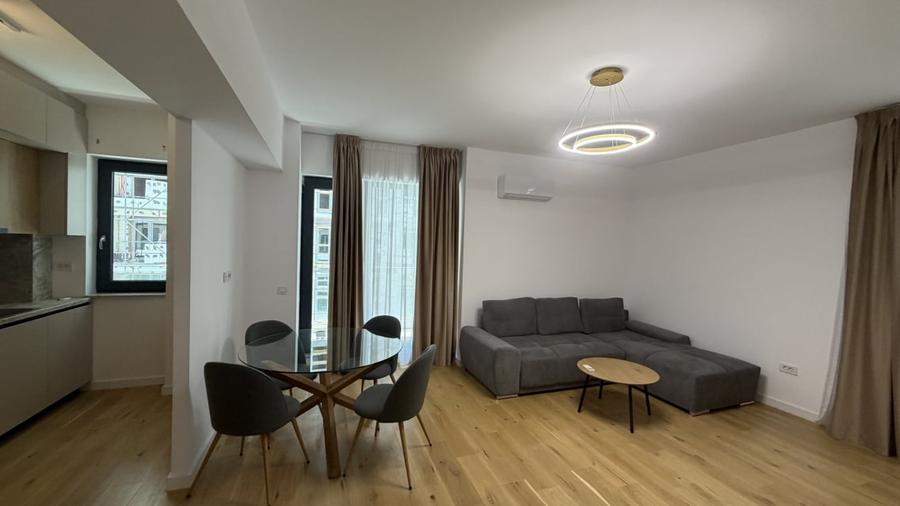 Apartament cu 3 camere decomandat în Pipera