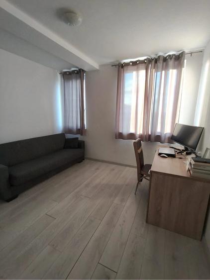 Apartament cu 3 camere decomandat în Dumbrăvița