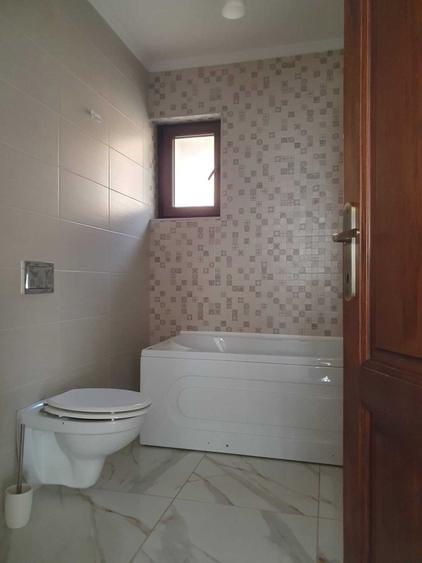 Casă cu 4 camere în Sântandrei
