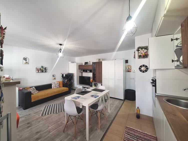 Apartament cu 2 camere semidecomandat, mobilat în Florești — fotografia 3