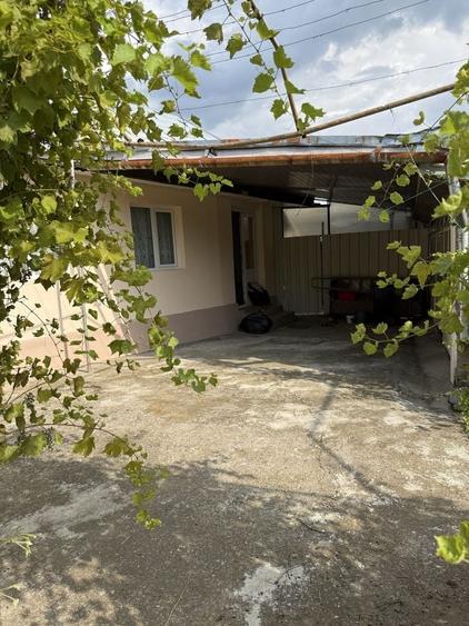 Casă cu 4 camere în Străoane