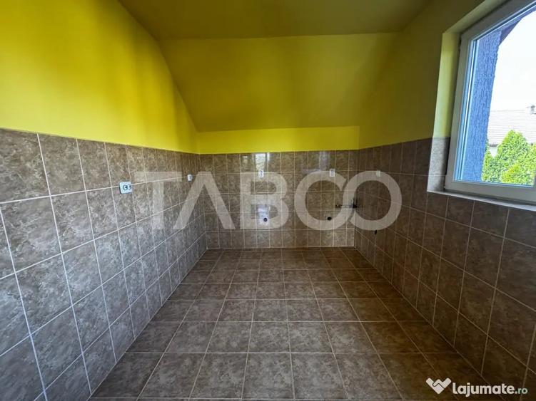 Casă cu 7 camere cu Teren 250 Mp în Central