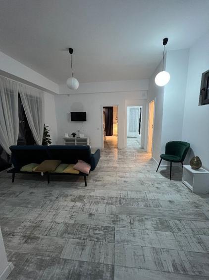 Apartament cu 3 camere semidecomandat în Mihai Bravu