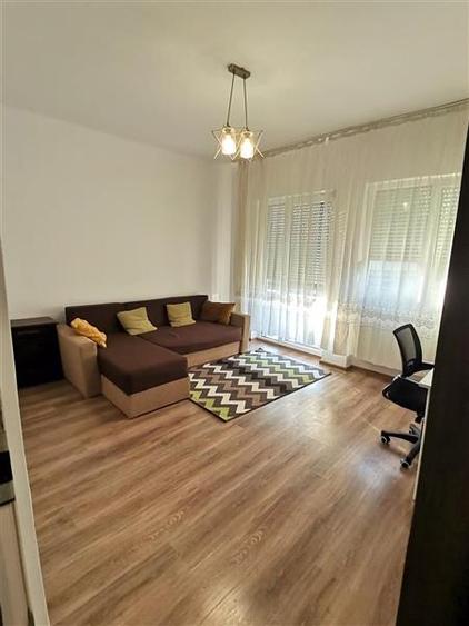 Apartament cu 3 camere decomandat, mobilat în Central
