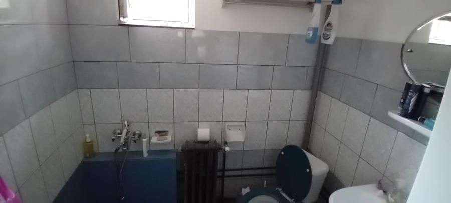 Casă individuală cu 3 camere cu Canalizare în Parța