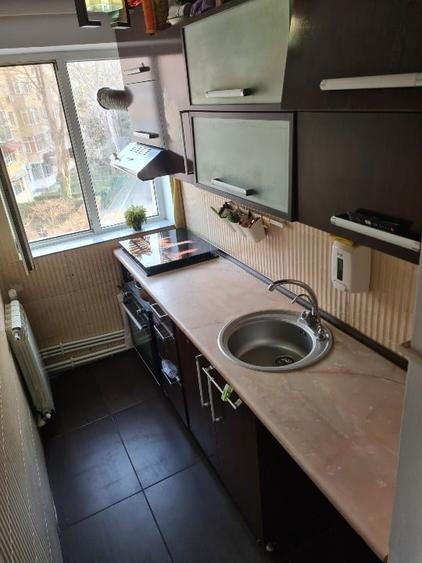 Apartament cu 4 camere semidecomandat în Inel II