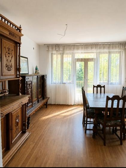 Casă cu 5 camere cu Garaj în Săliștea