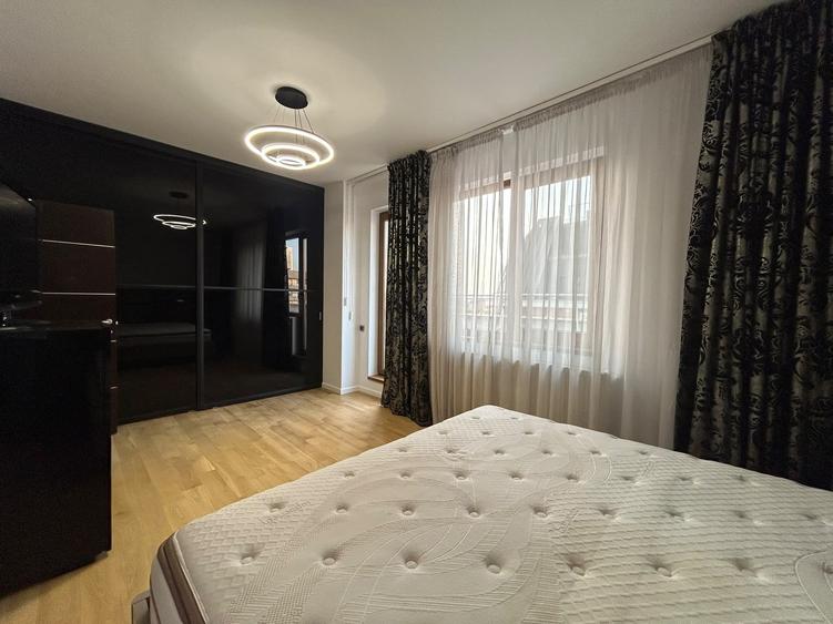 Penthouse cu 3 camere decomandat în Herăstrău