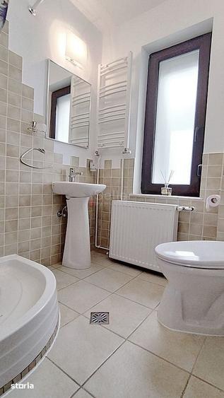 Casă cu 5 camere cu Teren 400 Mp în Bunloc