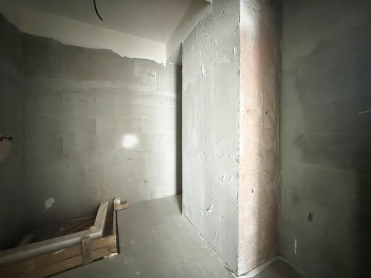 Apartament cu 3 camere semidecomandat în Inel II