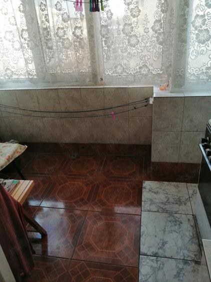 Apartament cu 4 camere decomandat în Găești