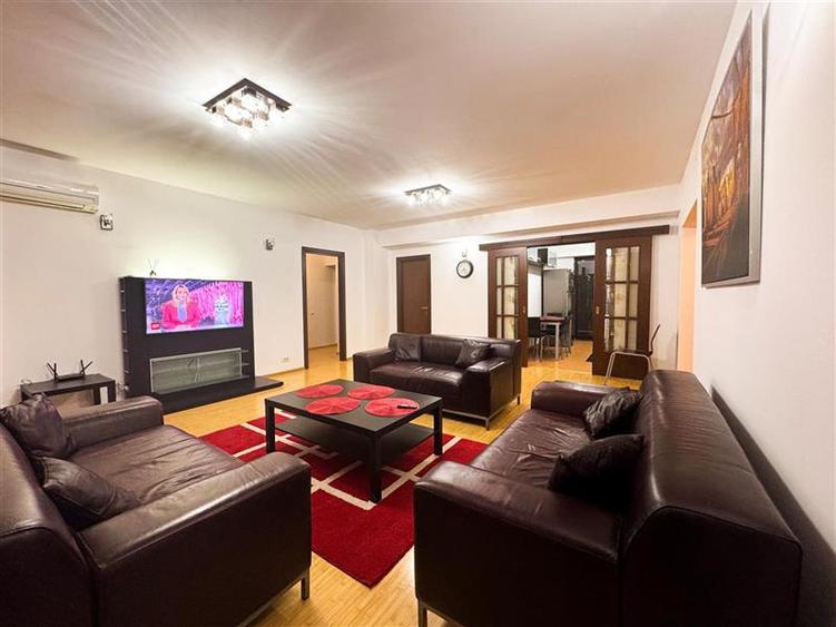 Apartament cu 4 camere semidecomandat în Floreasca