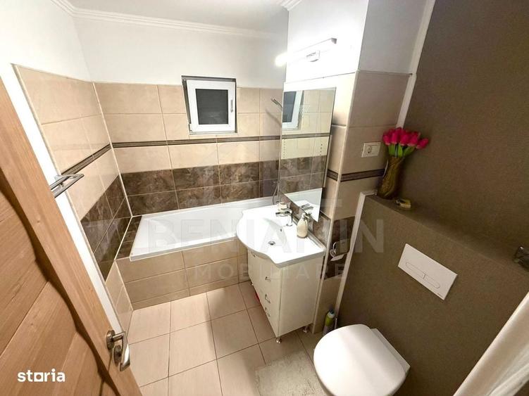 Apartament cu 3 camere decomandat în Rovine