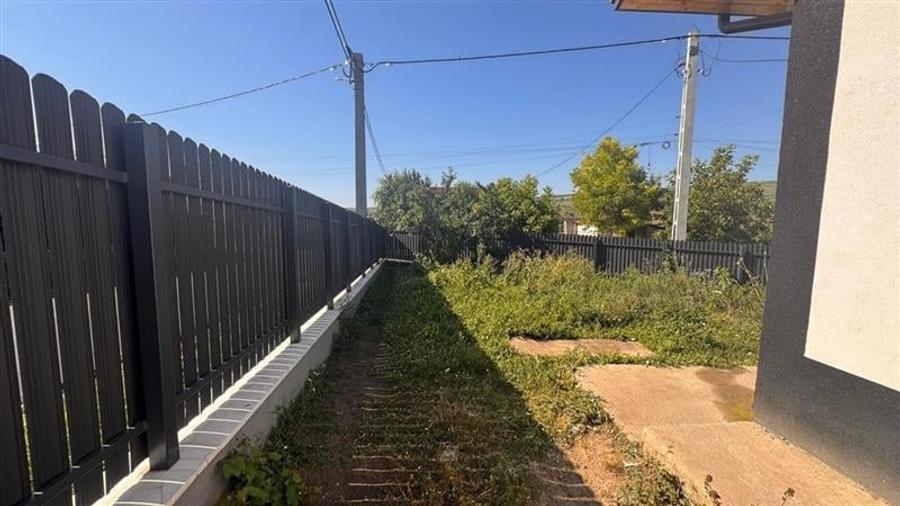Casă individuală cu 2 camere cu Canalizare în Dorobanț