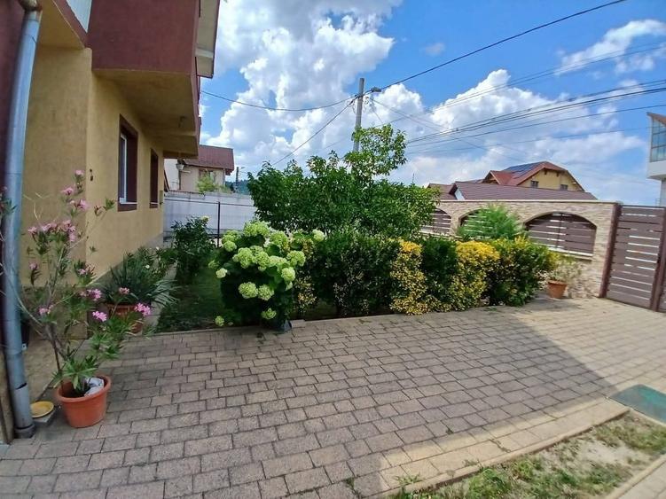Casă cu 4 camere cu Teren 769 Mp în Șișești