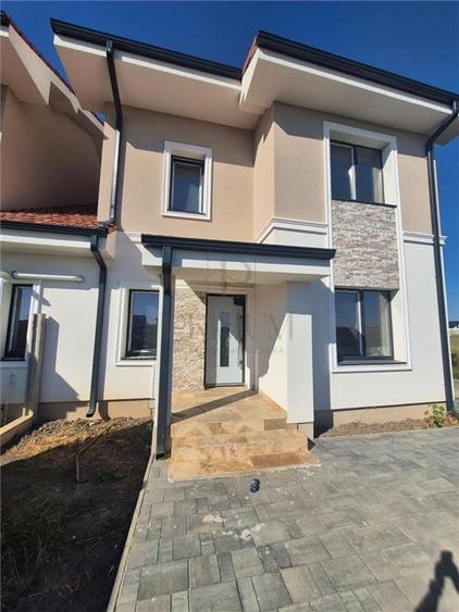 Duplex cu 4 camere cu Canalizare în Moșnița Nouă