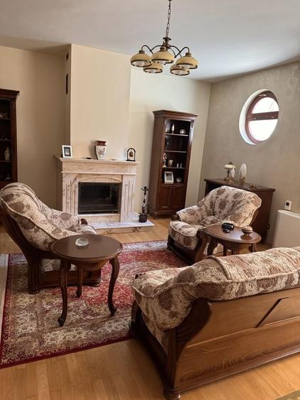 Casă cu 4 camere cu Teren 2200 Mp în Central