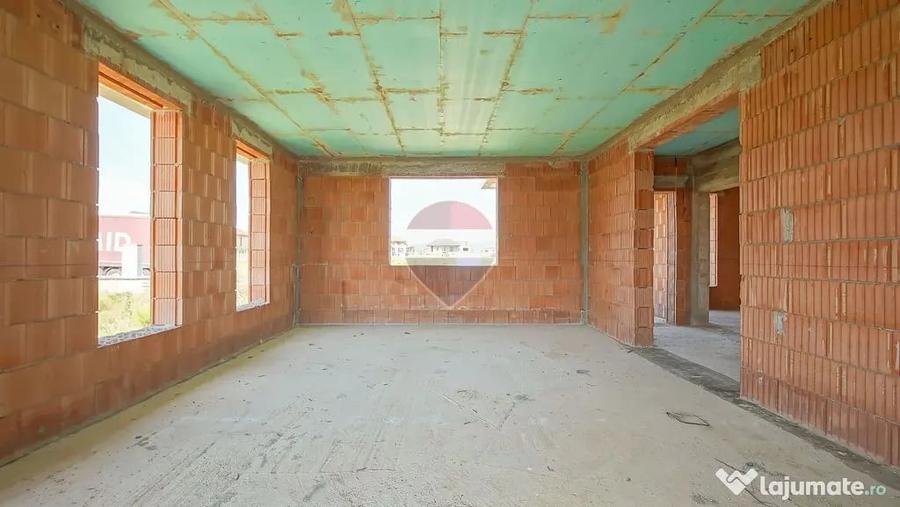 Casă cu 4 camere cu Teren 500 Mp în Cristian