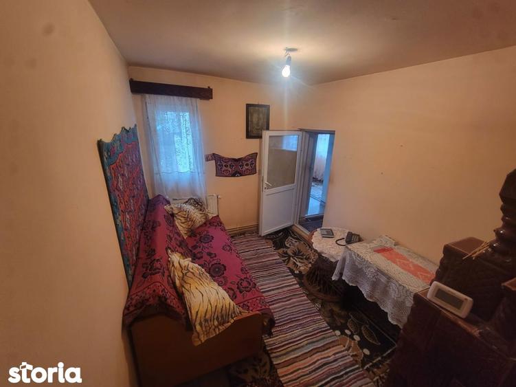 Casă cu 3 camere semidecomandat cu Teren 3197 Mp în Dumbrava