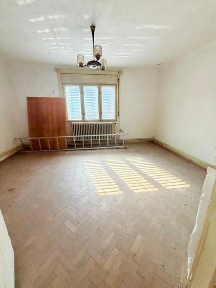 Casă individuală cu 2 camere cu Teren 385 Mp în Central