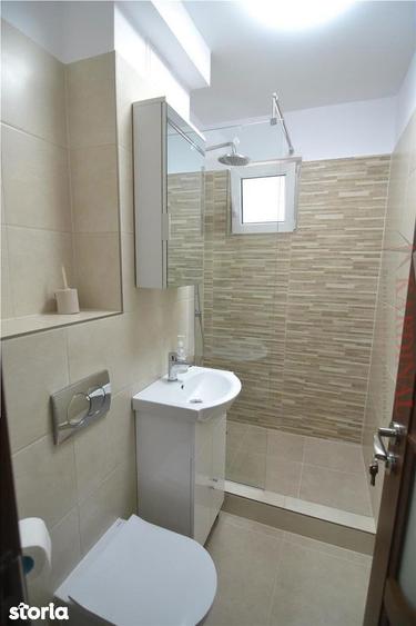 Apartament cu 3 camere decomandat în Florilor