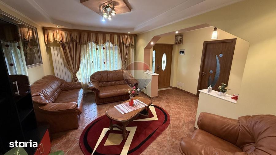 Casă cu 5 camere cu Teren 529 Mp în Bolotești