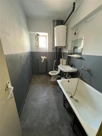 Apartament cu 3 camere decomandat în Podu Roș