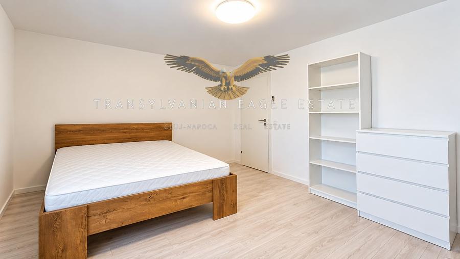 Apartament cu 4 camere semidecomandat, mobilat în Zorilor