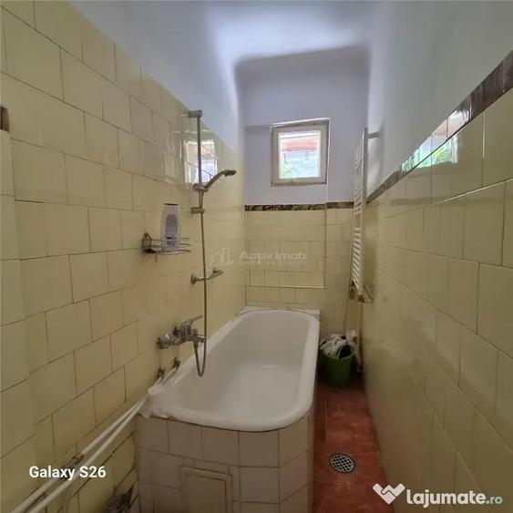 Apartament cu 3 camere semidecomandat în Armeneasca