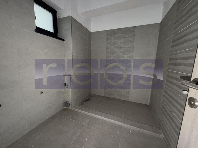Casă individuală cu 14 camere cu Canalizare în Vitan