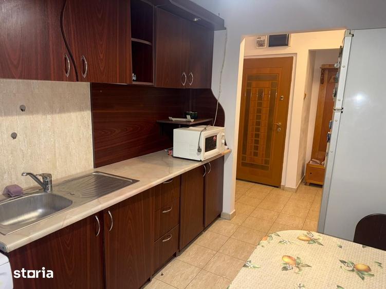 Apartament cu 3 camere în Micro 9