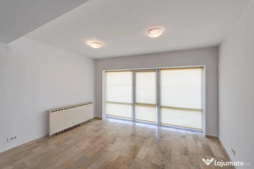 Apartament cu 3 camere decomandat în Drumul Sării
