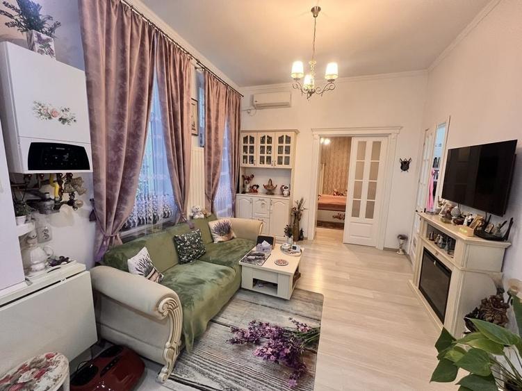 Apartament cu 3 camere decomandat în Universitate