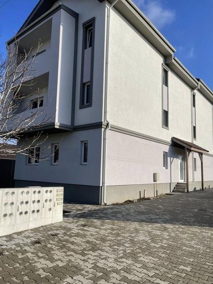 Apartament cu 2 camere decomandat în Girocului