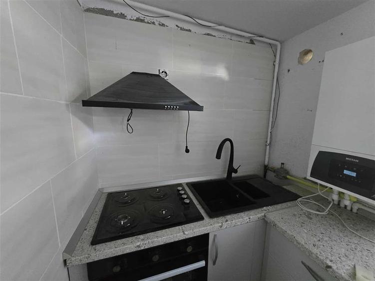 Garsonieră decomandată, mobilată în Apollo
