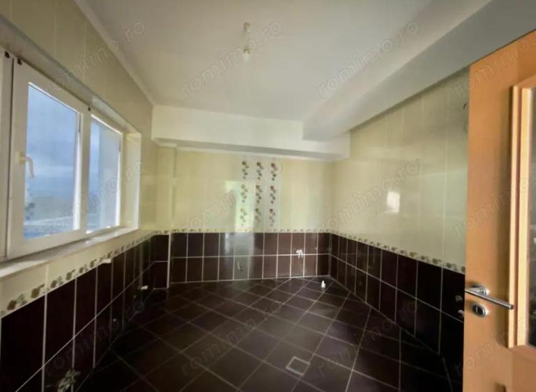 Apartament cu 5 camere decomandat în Central