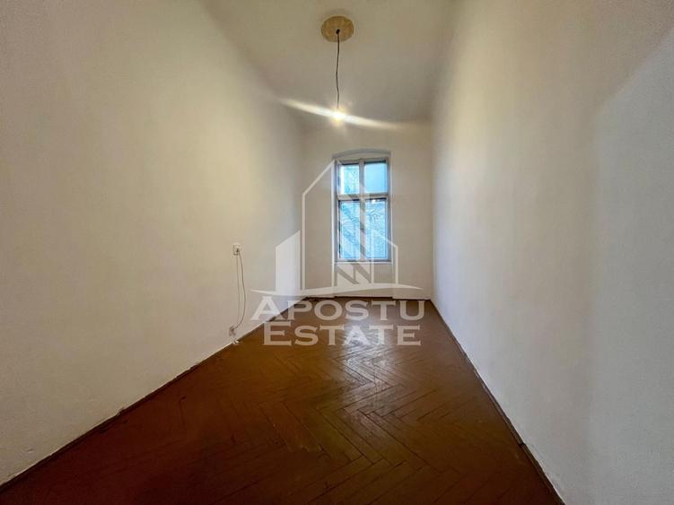 Apartament cu 4 camere decomandat în Traian
