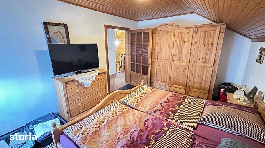 Casă cu 8 camere cu Teren 1420 Mp în Ghiroda
