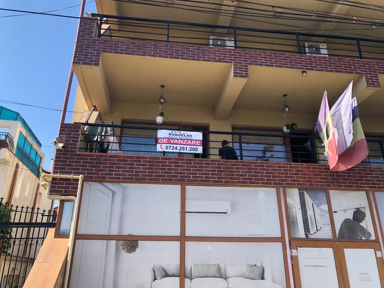 Casă cu 15 camere cu Canalizare în Delfinariu