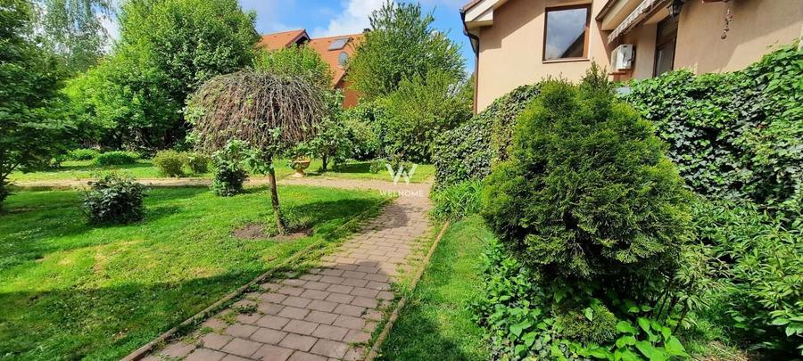 Casă individuală cu 8 camere cu Canalizare în Trei Stejari