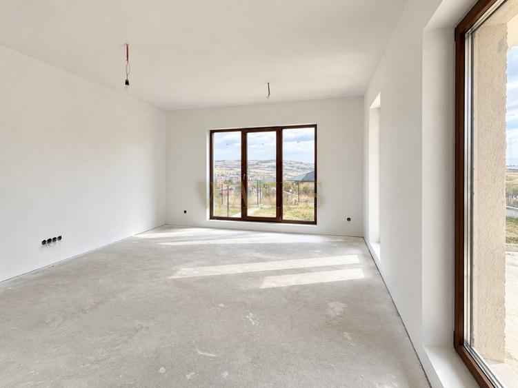 Duplex cu 4 camere cu Canalizare în Chinteni
