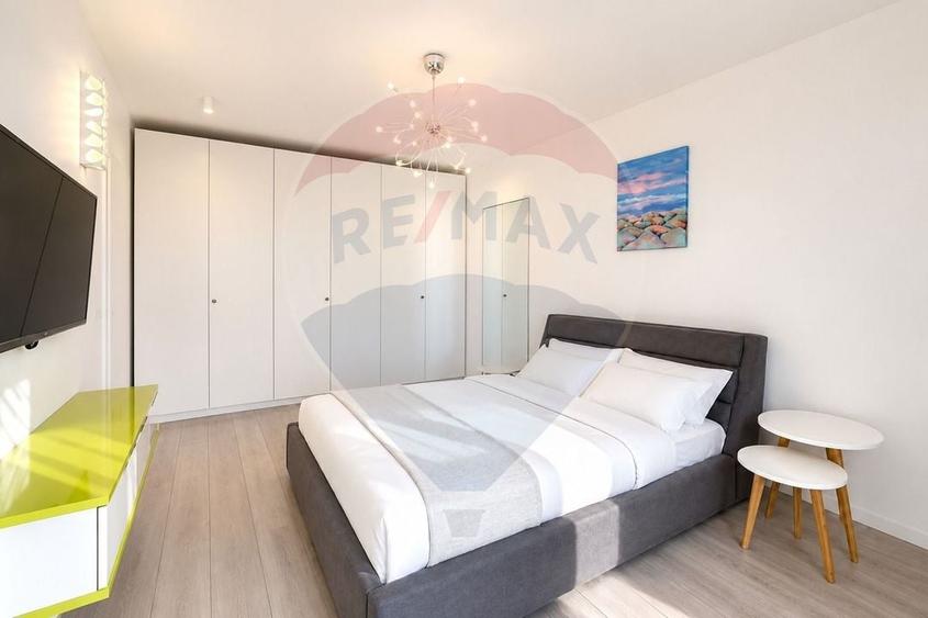 Casă individuală cu 6 camere cu Teren 572 Mp în Central