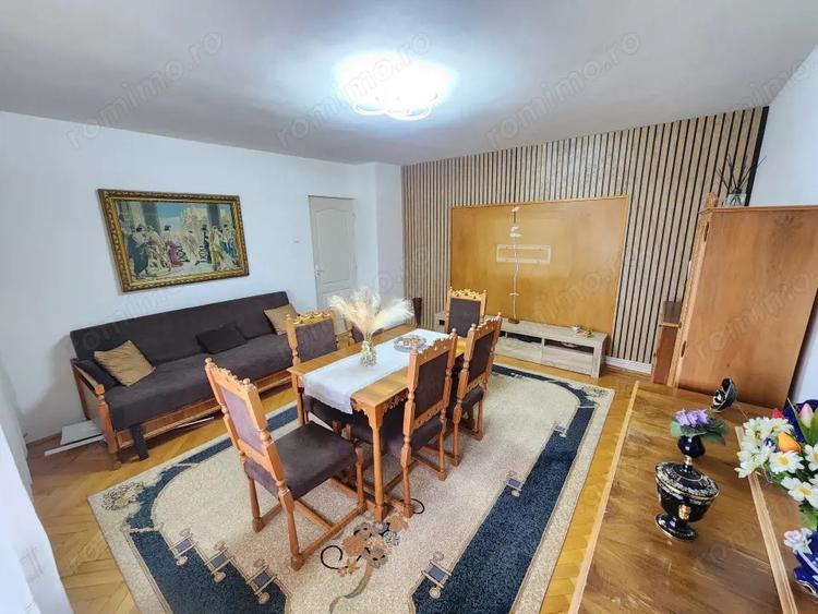 Apartament cu 3 camere decomandat, mobilat în Steaua