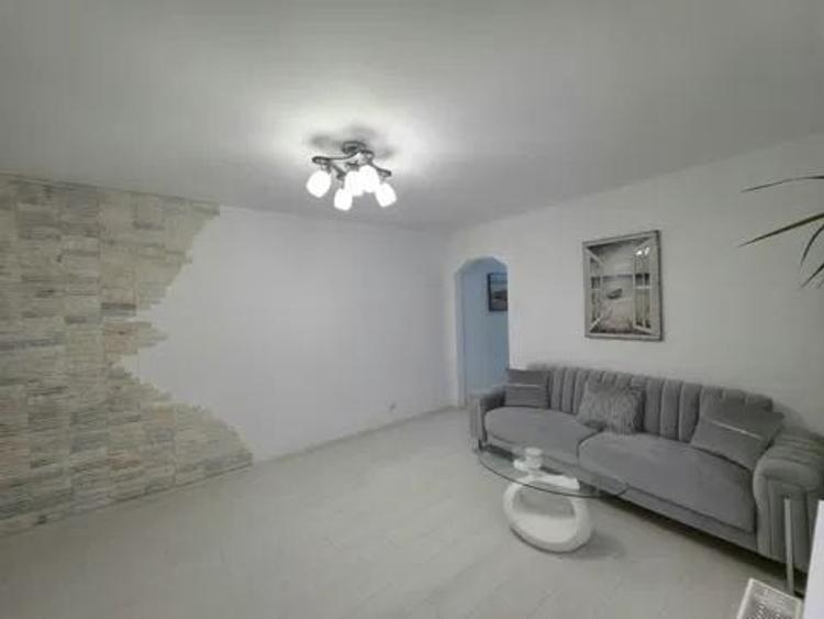 APARTAMENT DE LUX 3 CAMERE ETAJ 3/4 GHIRLANDEI SECTOR 6 - 3